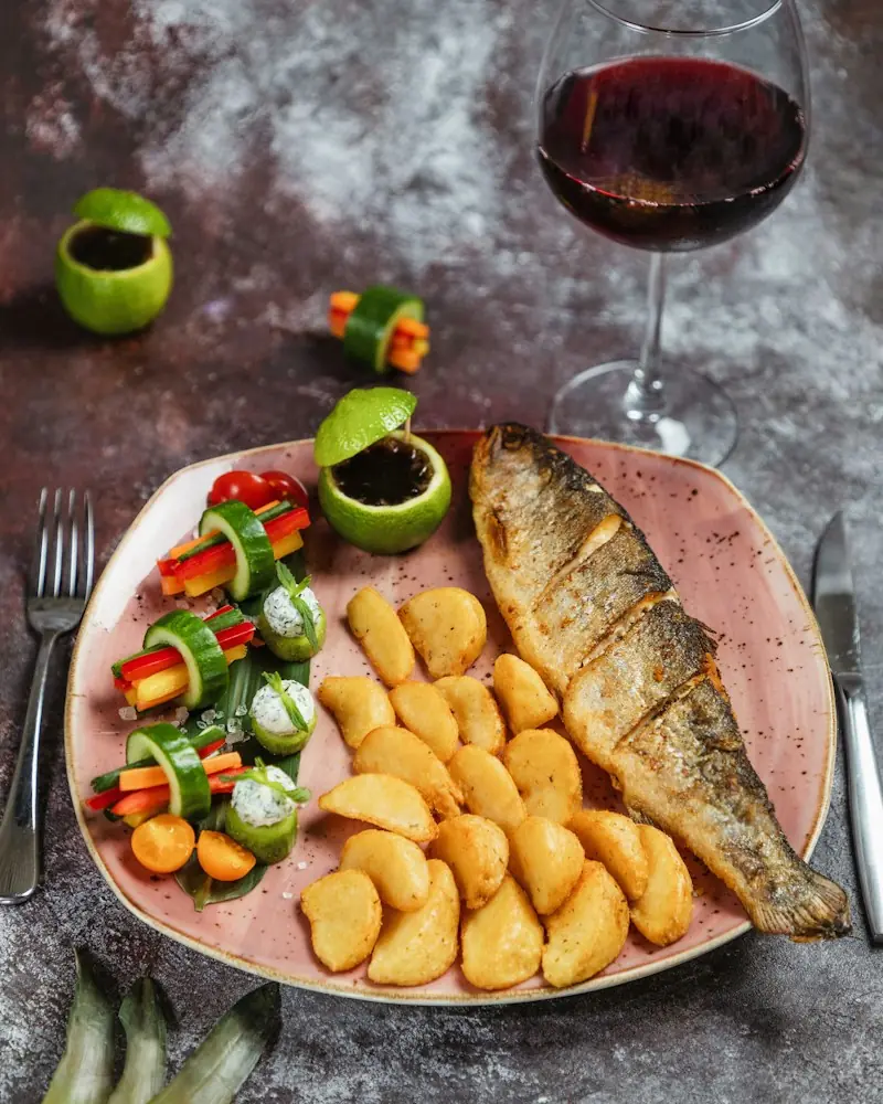 Filetti di pesce con patate e verdure
